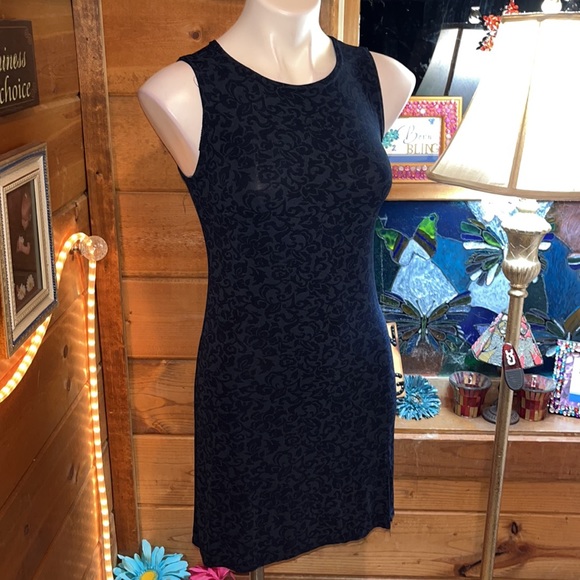 Gorgeous navy SEXY form fitting sheath dress - Picture 3 of 13